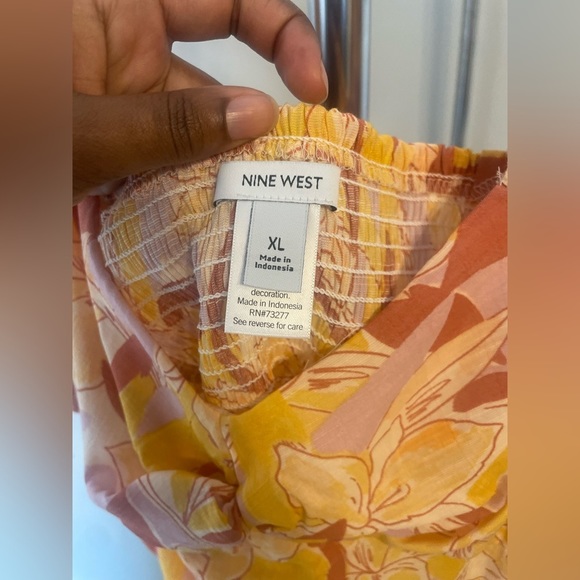 Women’s Nine West Twist Front Puff Sleeve Top - Picture 7 of 9